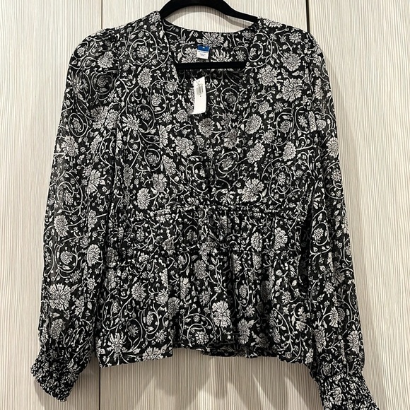 NEW Old Navy | Long-Sleeved‎ V-Neck Smocked Floral Print Blouse | Black | Medium - Picture 11 of 14